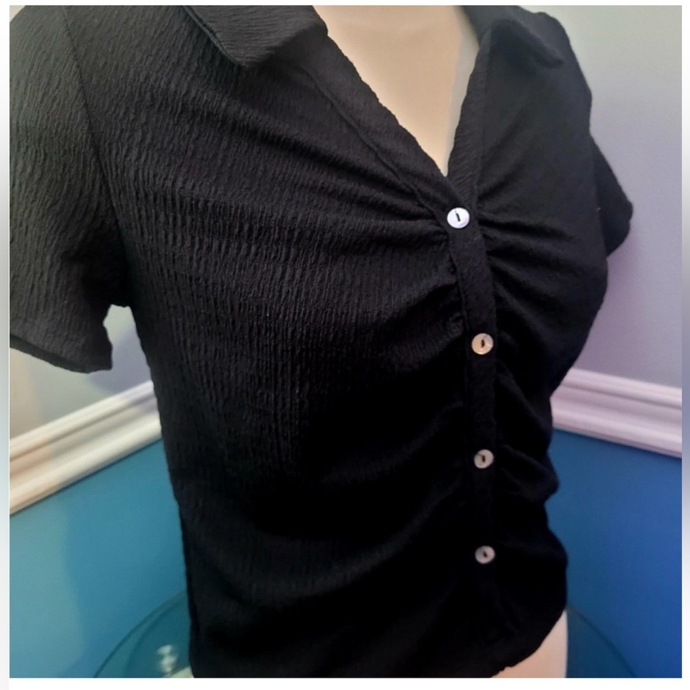 NWOT Pebble and Stone Black Button-Up Women's Top size XS - Picture 2 of 2